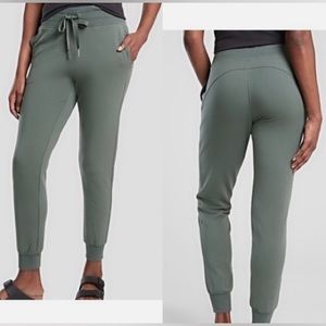 NWT Athleta Balance Joggers in Bali green, size M